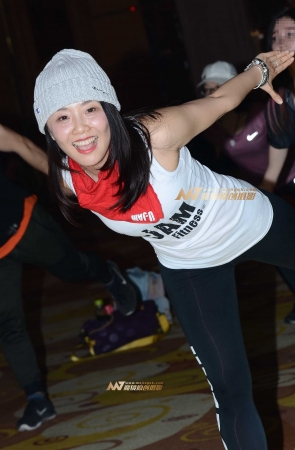 跳起来，嗨起来