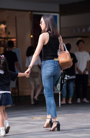 线条流畅、紧牛少妇