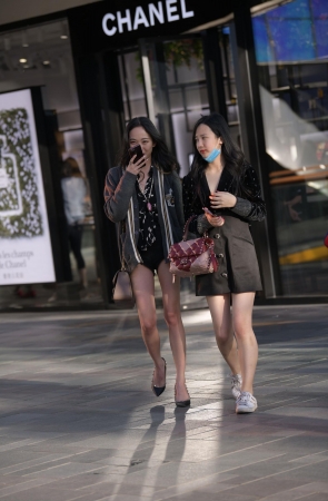 迷人的长腿妹儿