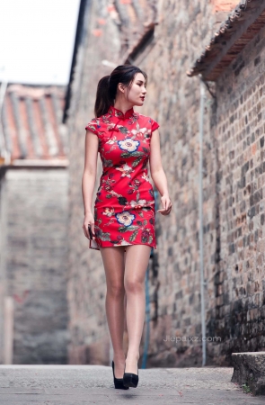 御风街拍&极品丝足美腿高叉旗袍古村行【套图+视频】