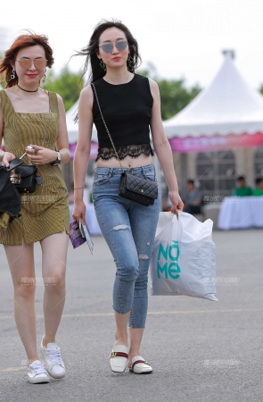 第1395篇高挑紧牛美女