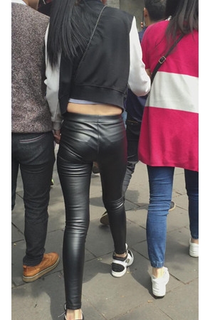 皮裤露腰小姐姐