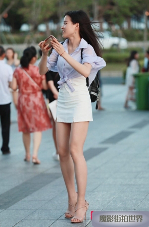 一双美腿高跟在我面前晃动3A1785[148M]