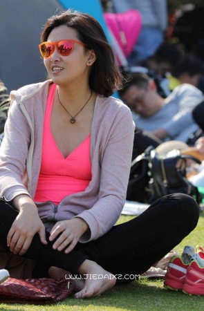 热力四射的靓妹