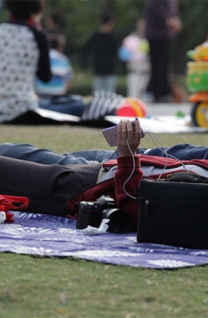 No391 尽情舒展的少妇秀足短肉丝