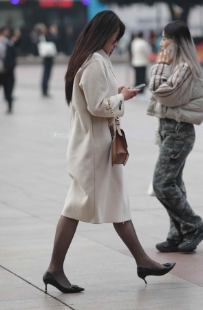 丝袜街拍高跟少妇-13P