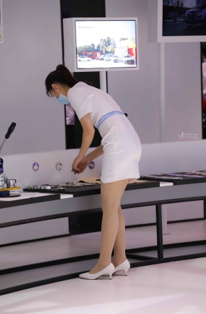 【街拍心灵】本田汽车展台礼仪肉丝街拍高跟美腿