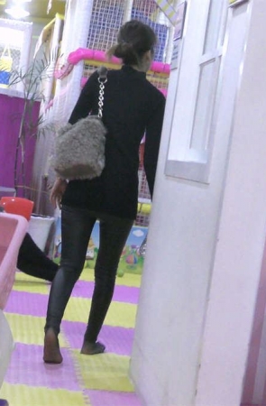 脚型很棒，黑丝通透