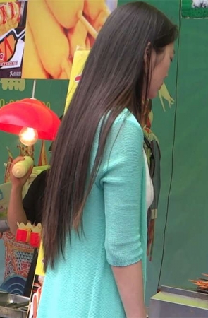 带孩子去玩的肉丝高跟妈咪