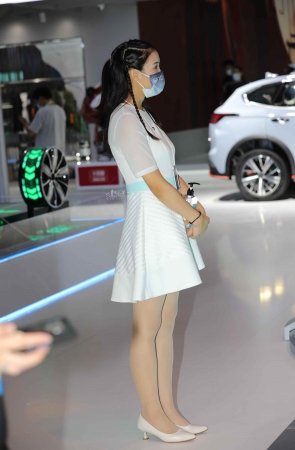 【街拍心灵】车展礼仪街拍肉丝美腿高跟