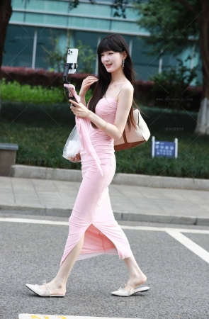 齐刘海粉红开叉裙 10P