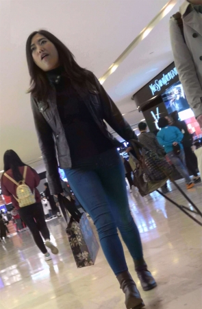 紧身牛仔苹果臀性感美女