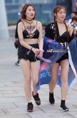 吊带美背 白誓肌肤 性感美人