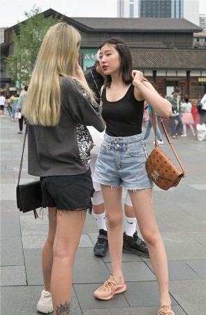 好俏皮的大长腿小姐姐3A144[64P-1.6G]