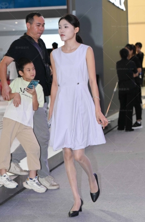 241117-50=98√纤细美腿，肉丝女孩 12P