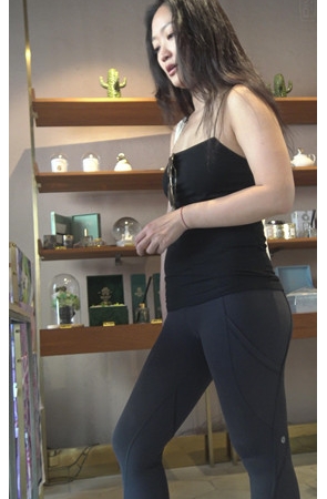 丰腴的黑色紧身裤小姐姐《二》