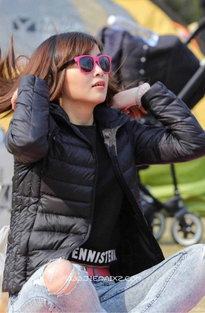 理想型街拍美女，从头到脚都是完美状态