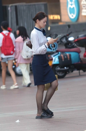 诱惑街拍黑丝职业装