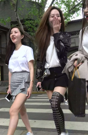 清纯气质美女姐妹三人行