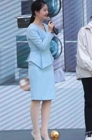 肉丝街拍高跟OL