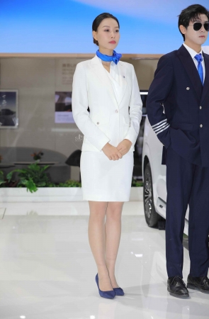 【街拍心灵】制服超薄街拍肉丝高跟美腿模特