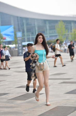 性感紧致热裤-小乌苏