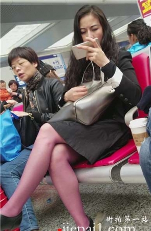 4k-酒红色丝袜美腿高跟鞋S女