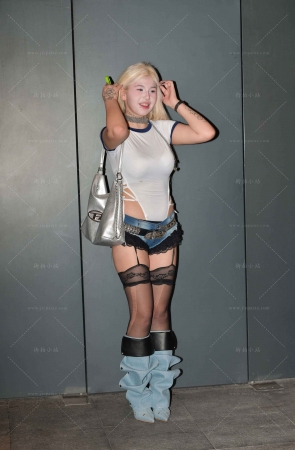 搭讪狂野热牛妹纸