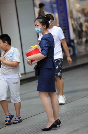 【街拍心灵】金店柜姐肉丝制服美腿街拍高跟