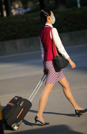 【街拍心灵】街拍空姐超薄肉丝高跟美腿上班去