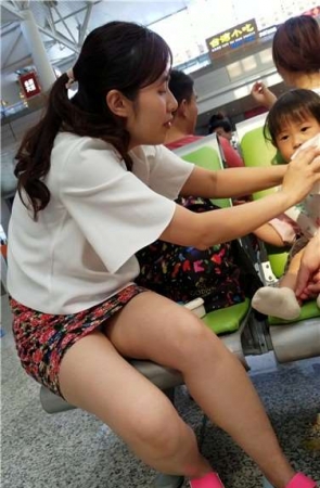 4k超清，极品碎花包臀裙性感美少妇，玉腿诱惑死了