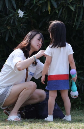 No1712 两个精品少妇，两双骨感美足，细趾雪肌经久耐看 第1套