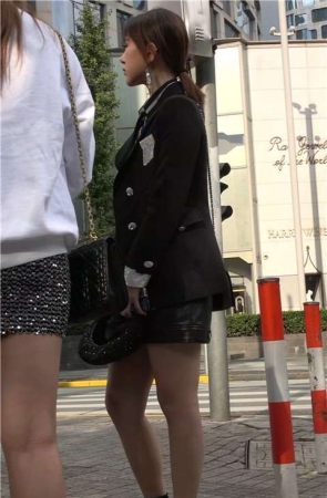 短裙美腿街拍美女 [1.42 GB/MP4]
