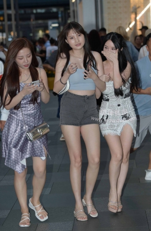 姐妹成群快乐起飞-230714-8-58 13P