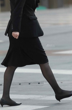 诱惑黑丝街拍高跟OL