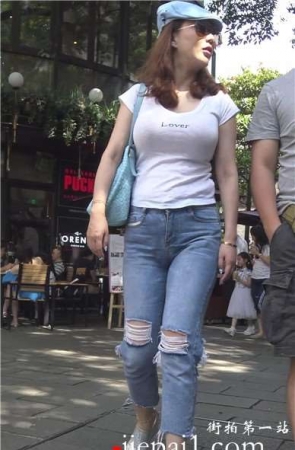 4k-街拍超级丰满紧身破洞蓝牛女神姐姐 [2.14 GB]