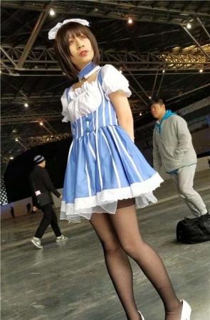 4K-街拍黑丝高跟鞋女仆装cosplay的可爱妹纸