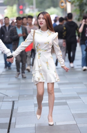 白色连衣裙 [75P-1.40GB]