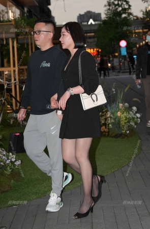 23510-15=69爱穿黑丝的轻熟女～ 12P