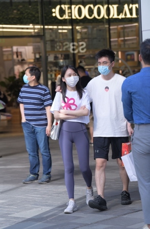 漂亮的瑜伽裤小姐姐