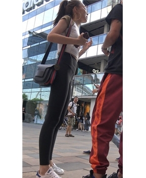 4k超清，街拍超苗条小蛮腰清秀小美女 [1.31 GB]