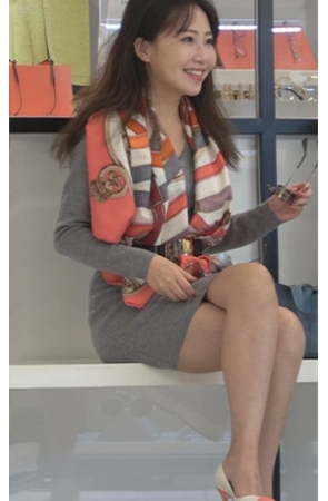 灰色连体裙美女[1.8G/MP4]