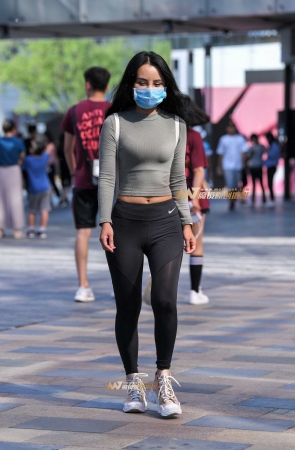 耐克紧身运动裤美女