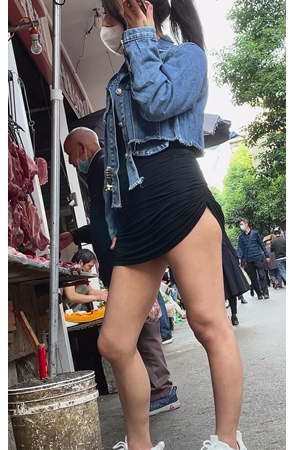 黑色包臀裙美眉