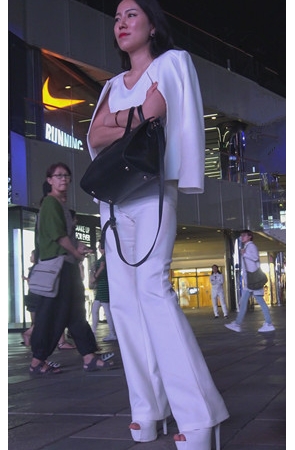 夜拍气质小姐姐