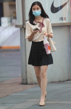 诱惑肉丝街拍高跟shaofu