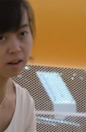 染黑色指甲的短肉丝袜美脚