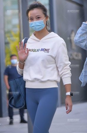 性感紧身裤美女