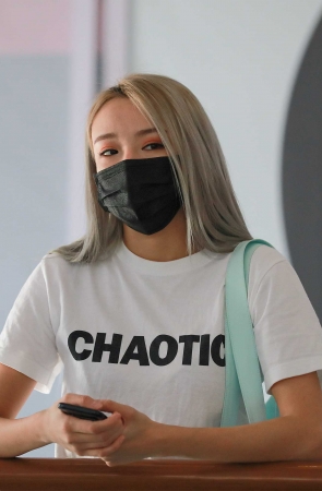 黑色瑜伽裤美眉