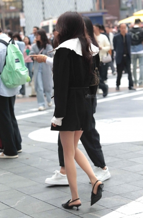 诱惑肉丝街拍高跟少妇-14P